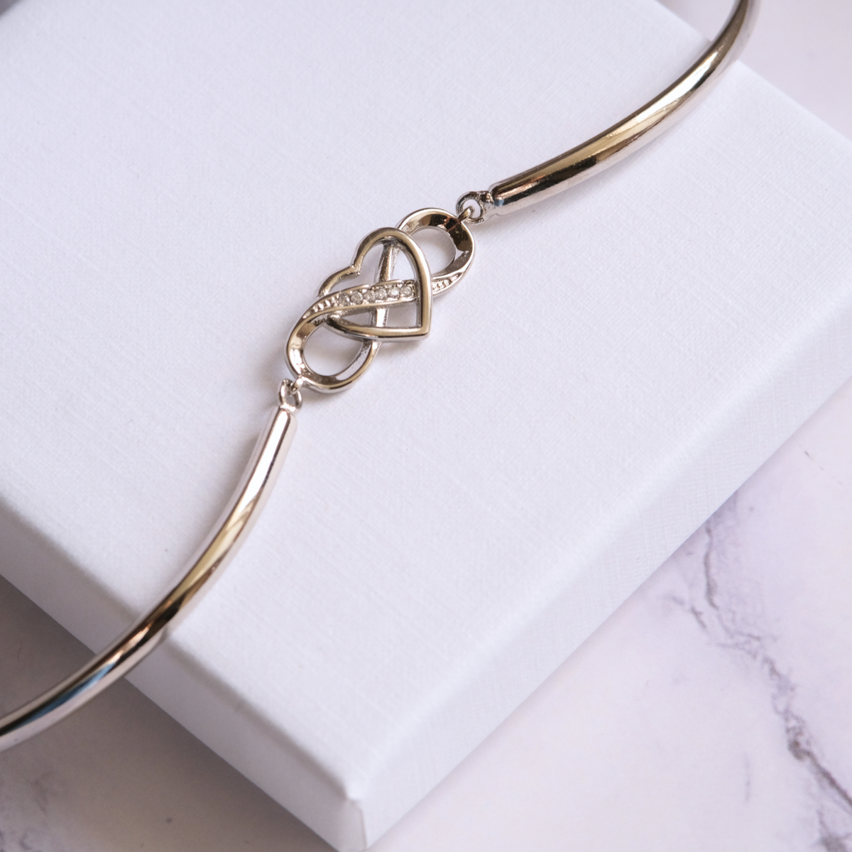 Für meine Tochter – Infinity Armband „Die schönsten Kapitel“
