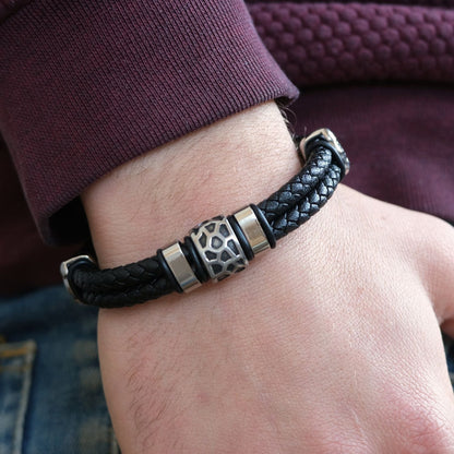 Für meinen Sohn – Geflochtenes schwarzes Armband mit Anhängern - B14-T53