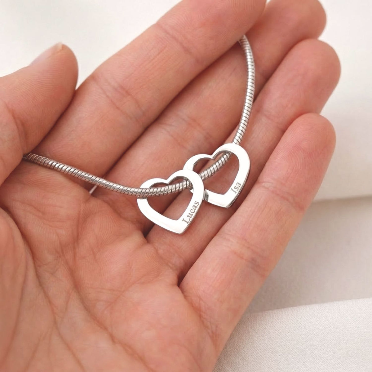 Bettelarmband mit Herzen mit Gravur – Personalisiert