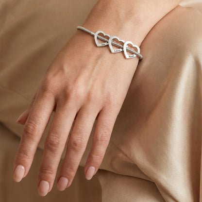 Bettelarmband mit Herzen mit Gravur – Personalisiert
